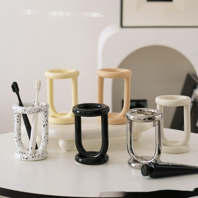 Creative Ceramic Toothbrush Shelf In The Bathroom